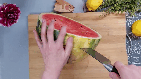 Арбуз не очень рыхлый, отлично подходит для этого метода