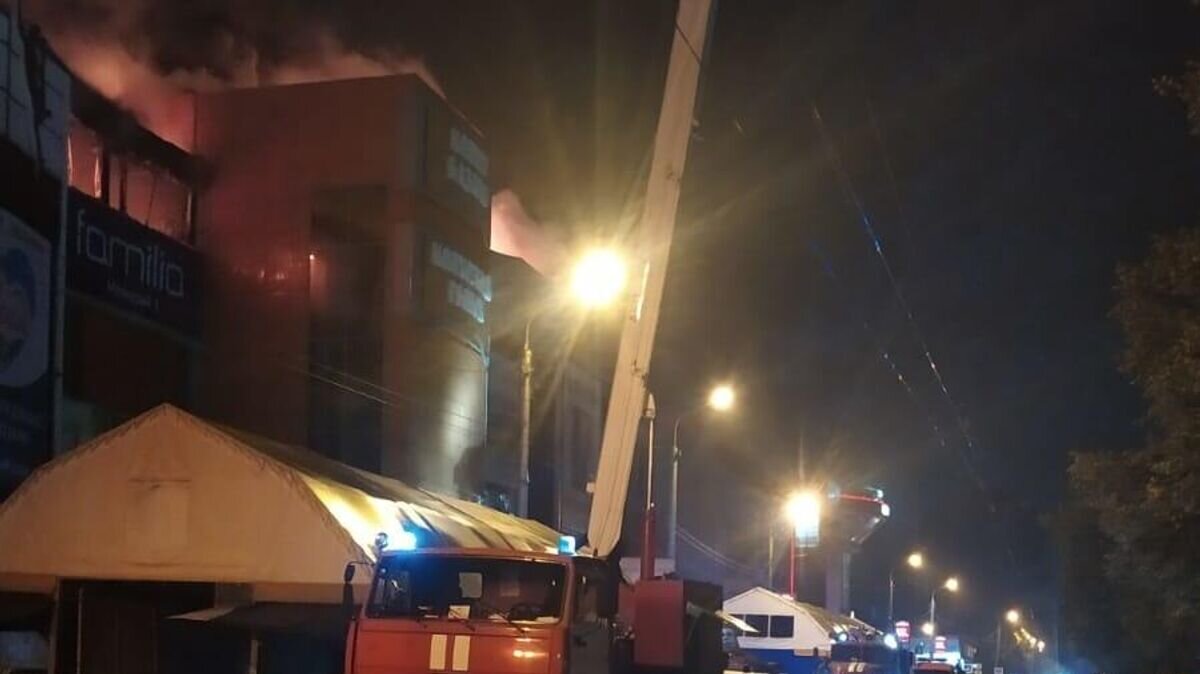    Пожар в ТРЦ "Меркурий" в Уфе© Фото : ГУМЧС России по Республике Башкортостан