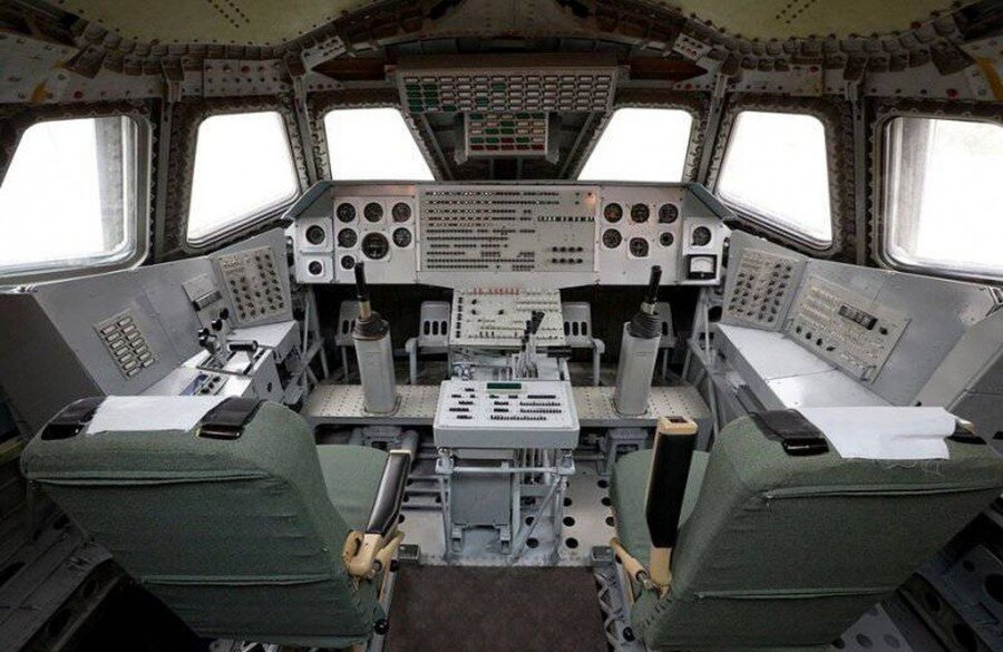 Кокпит челнока Буран