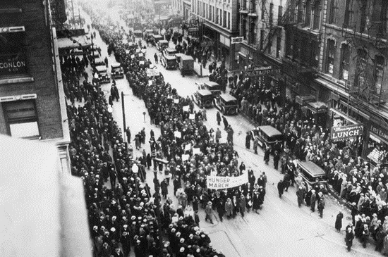 Голодный марш в Детройте 1932г. Расстрелян полицией и вооруженной службой Г. Форда. Убито 5, ранено более 60 человек.