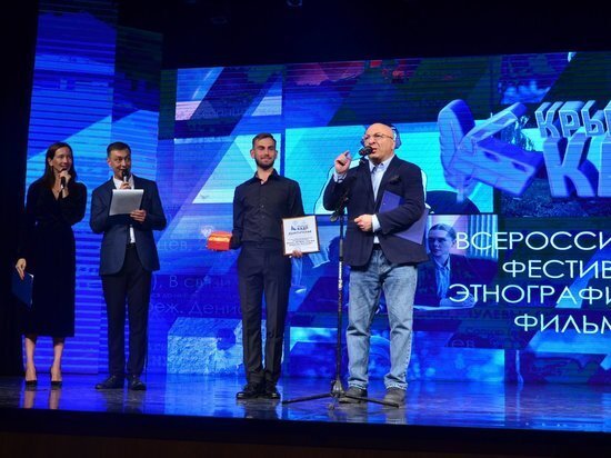     Михаил Богдасаров на церемонии награждения, фото: А. Кадников