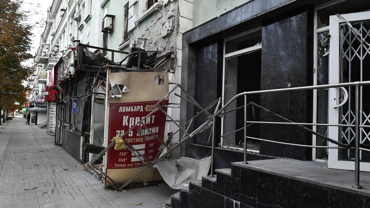    Дом в центре Донецка, пострадавший в результате ночного обстрела© РИА Новости