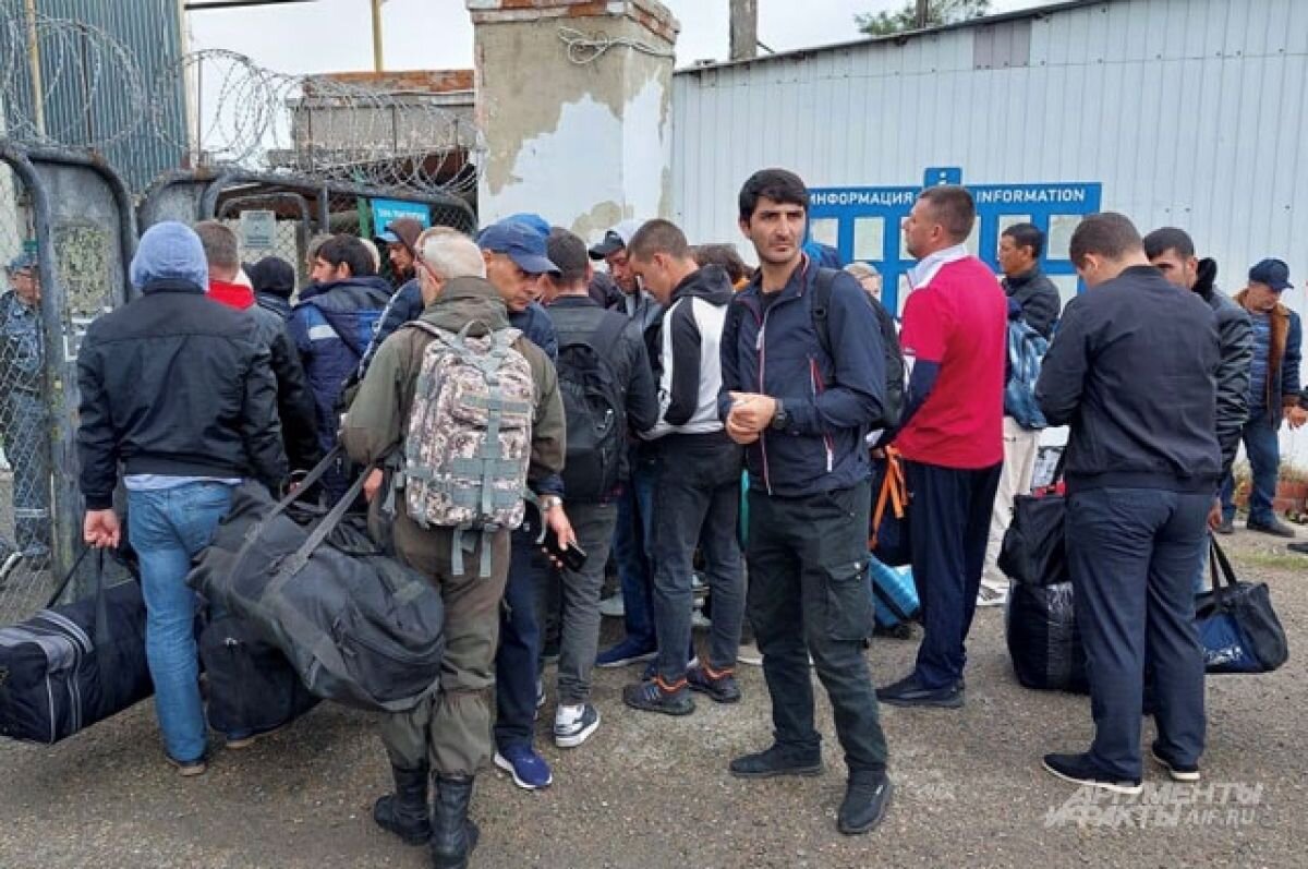    За сутки паромы перевезли через Керченский пролив около 1500 человек