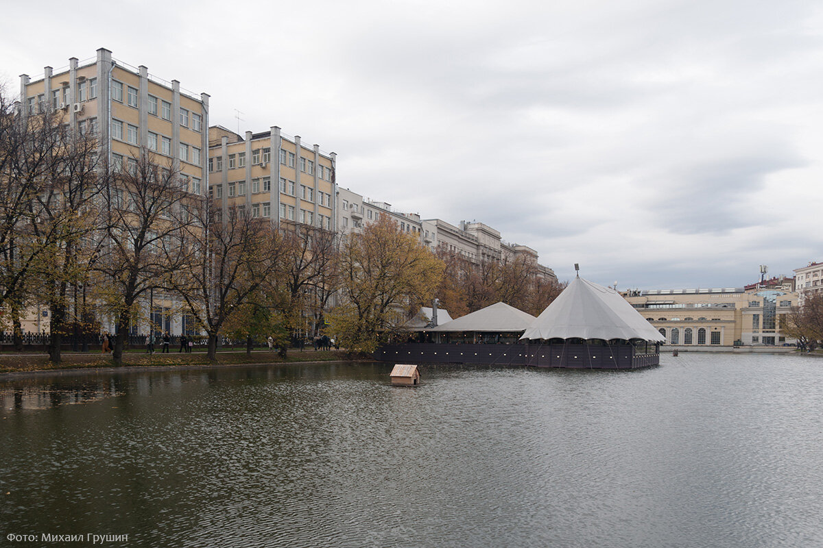 Чистые пруды. Октябрь 2022 года.