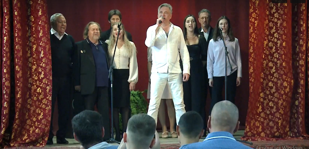    Артисты Оренбургского драмтеатра выступили перед ранеными бойцами в Ростове-на-Дону Белов Михаил Александрович