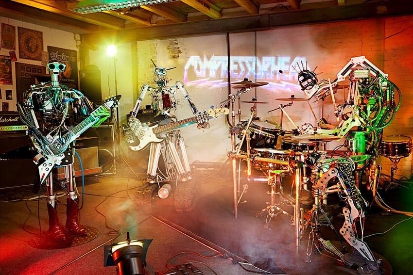 Compressorhead — немецкая музыкальная группа, играющая heavy metal.

Сейчас Compressorhead можно назвать первым профессиональным робобендом — в том смысле, что они зарабатывают своей музыкой.