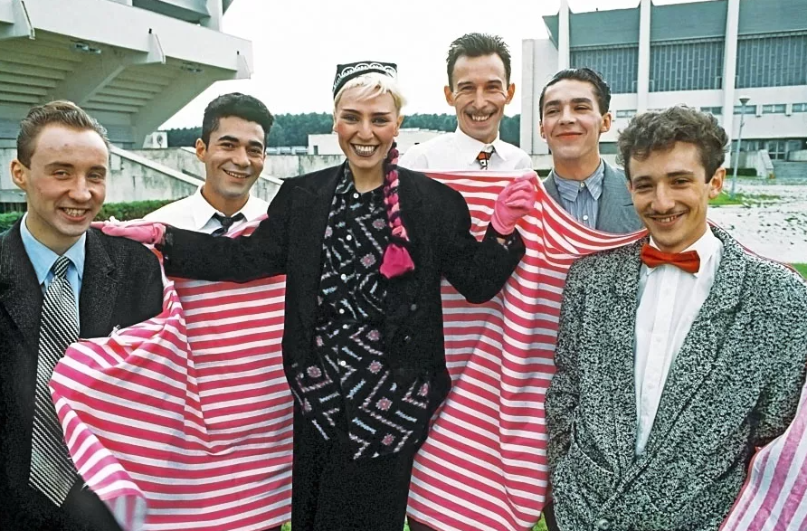 Молодые... Весёлые...