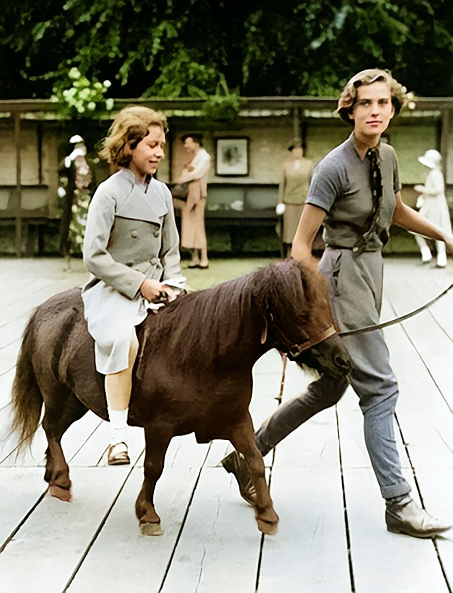    Елизавета практикуется в верховой ездеФото: Legion-Media