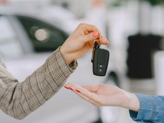     Многие водители опасаются проблем с поставками запчастей для иномарок. Фото: freepik.com