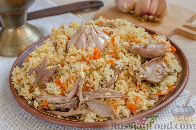 утка, рис, морковь, лук репчатый, чеснок, перец чёрный молотый, перец чили, порошок чесночный, куркума молотая, барбарис, зира, смалец, соль