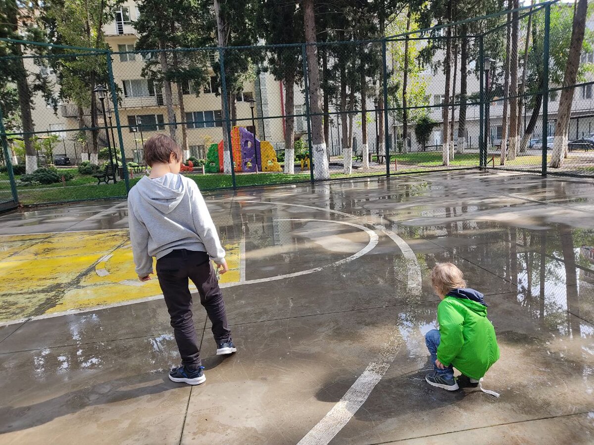 Ну какое детство без луж