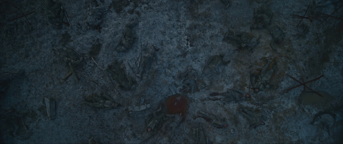 Многочисленные убитые тела, оставленные на поле боя 