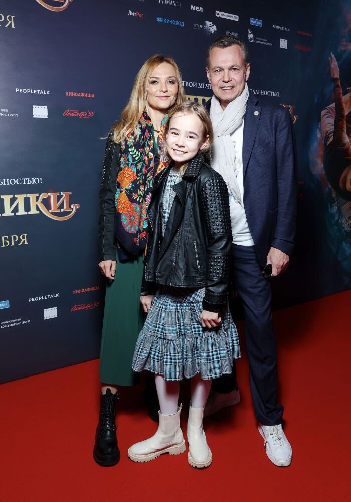    Владимир Лёвкин с женой и дочерью на кинопремьереФото: компания «Наше кино»