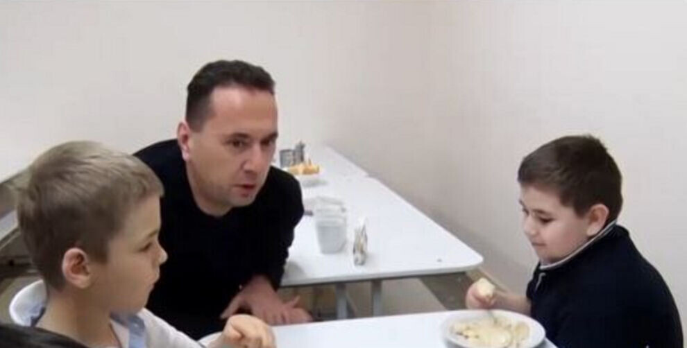    В Новом Уренгое школьники рассказали главе города, какие блюда хотят видеть в меню столовых