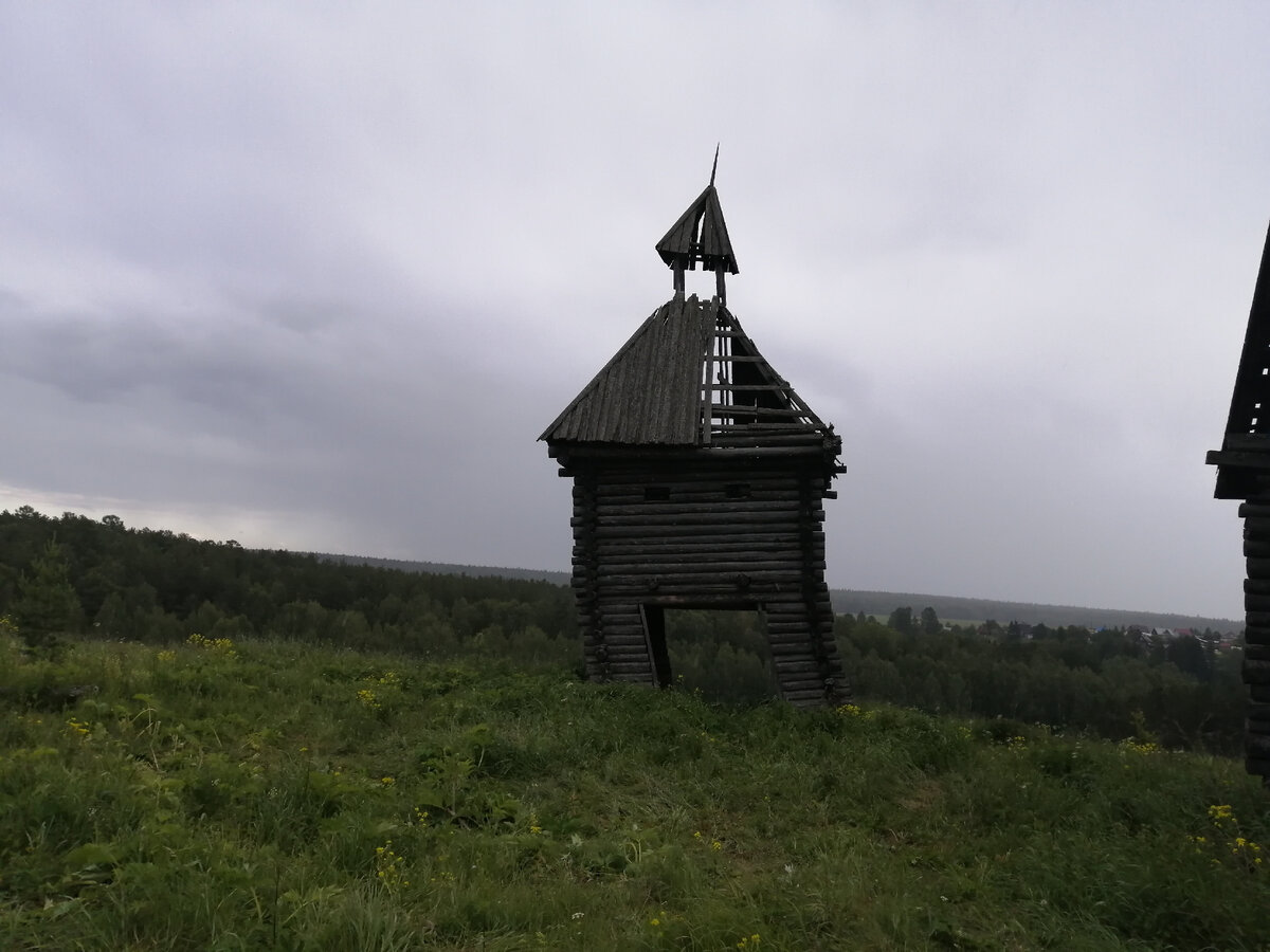 Живописный  домик. И достопримечательность.