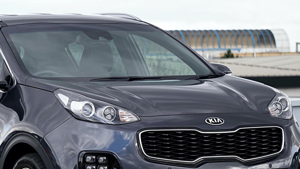    Автомобиль Kia стоит на улице:pexels.com