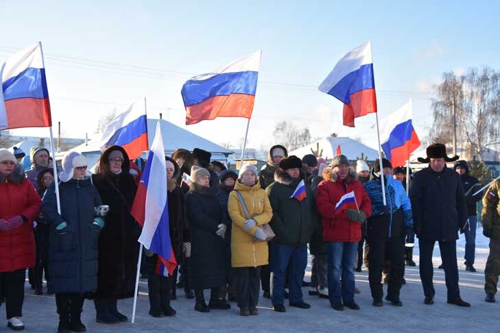    На митинге в поддержку участников СВО собрались десятки людей. Фото с сайта администрации Барабинского района