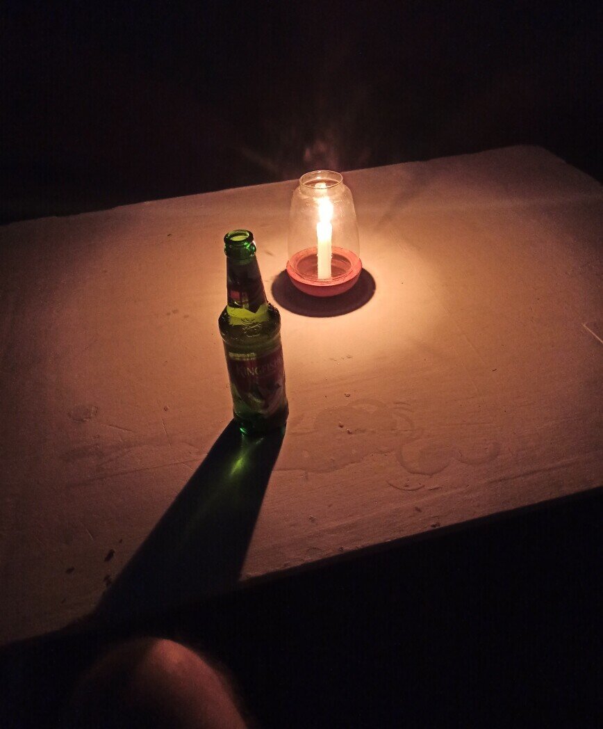 Сам сделал фотографию данную. Это я сижу на берегу океана вечером.