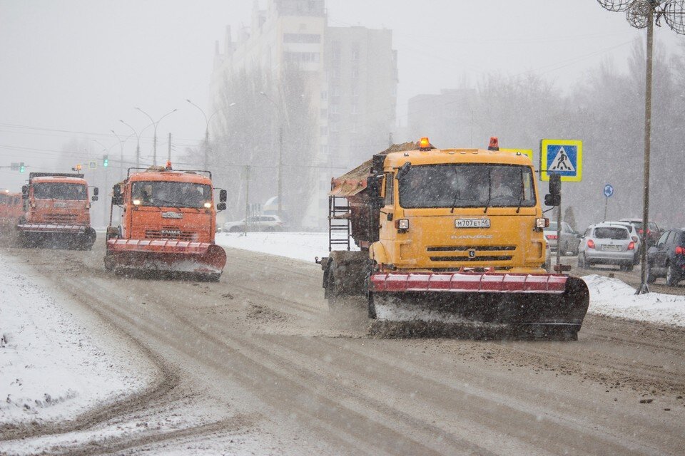     В Липецке устраняют последствия снегопада  Пресс-служба администрации города Липецка.