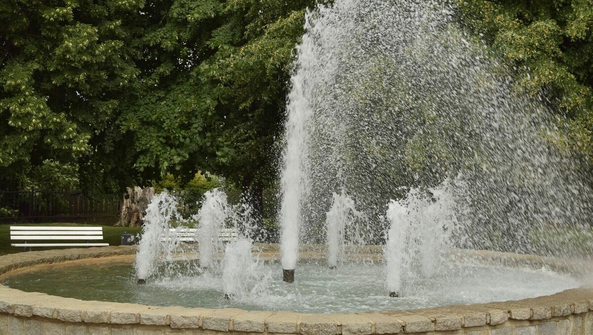     В Ростове демонтированный фонтан на территории парка «Сказка» собираются заменить плоскостным до мая следующего года, об этом сообщили в пресс-службе городской администрации.