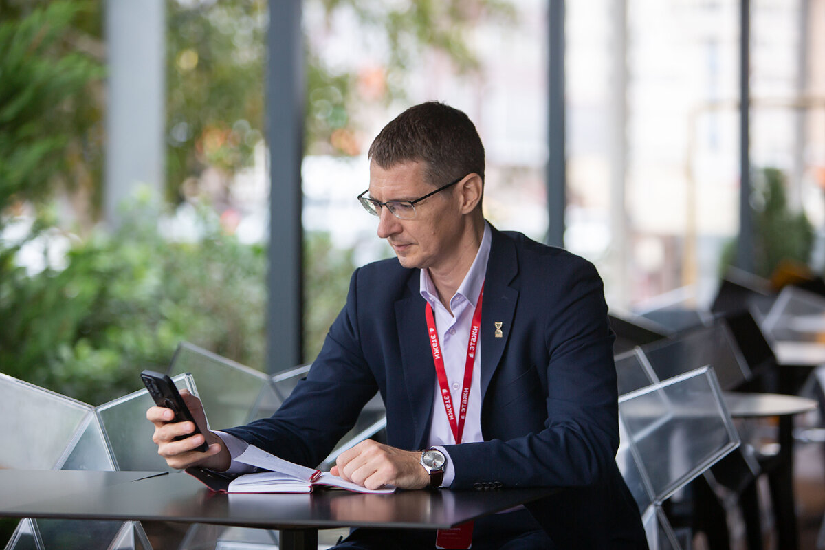 Меня зовут Бондаренко Леонид, - я эксперт по инвестиционной недвижимости в Краснодаре и крае и в этом блоге пишу о рынке недвижимости. Здесь вы найдете ответы на большинство своих вопросов о переезде на ПМЖ или инвестициях в квадратные метры.