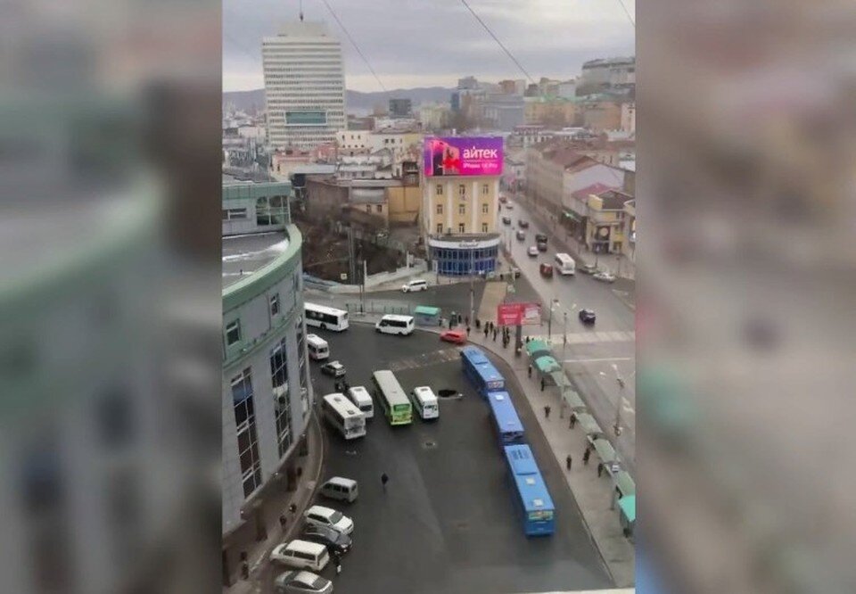     Известно, что в ширину отверстие больше метра.  скриншот
