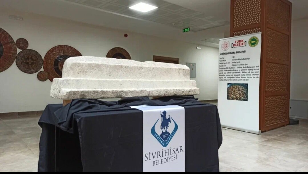 Мраморная гробница в муниципалитете Сиврихисара