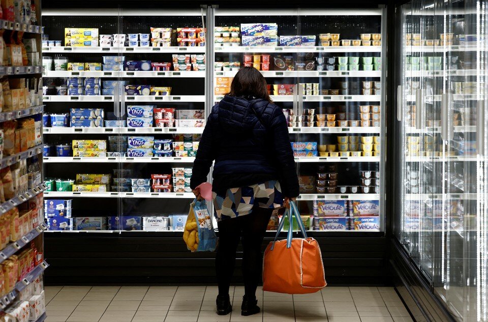     Дефицита продуктов питания и иных товаров в торговых сетях России на фоне санкций не предвидится, заявил сенатор Двойных  REUTERS