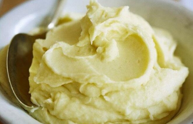 Шелковое, нежное, ароматное, воздушное - и без комочков, не клейкое, не водянистое и не вязкое. И вкусное - даже когда остынет: как приготовить идеальное картофельное пюре, которым можно гордиться.-8