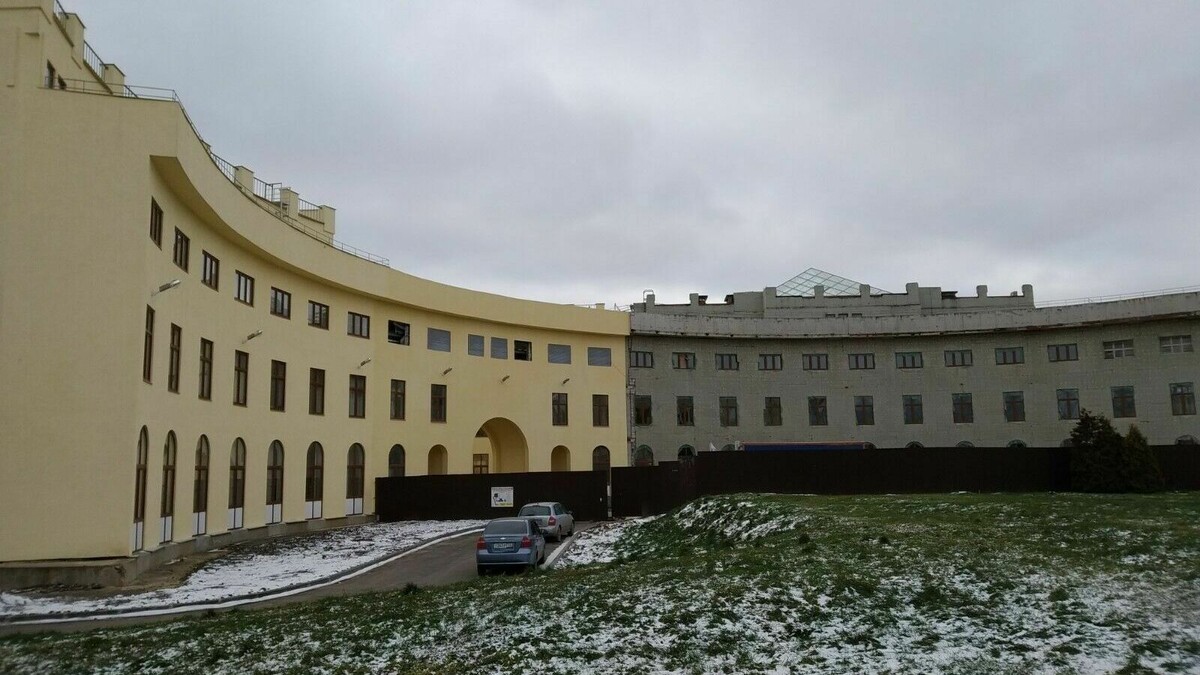     Строительство нижегородского Дома правительства подорожало до двух млрд рублей. Эту информацию NewsNN подтвердили в пресс-службе областного кабмина.