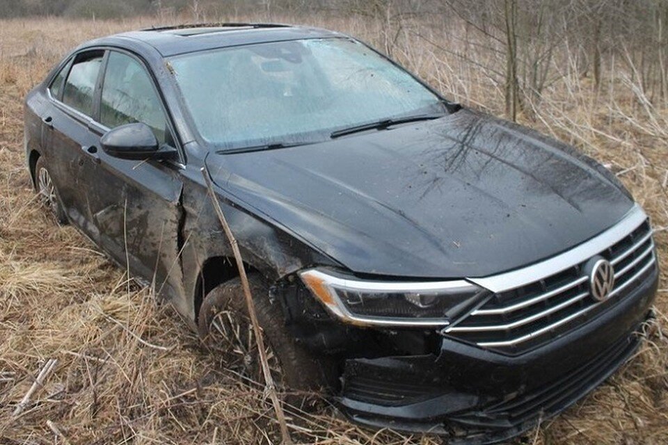     Подробности смертельного ДТП в Ивьевском районе, где водитель сбежал, а пассажир погиб от травм на месте. Фото: УСК по Гродненской области.
