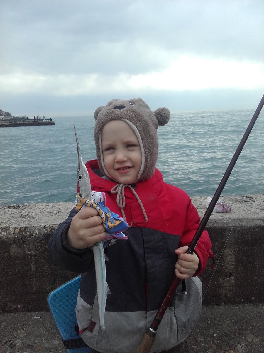 2 года. В первый раз на морской рыбалке.