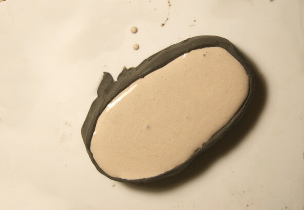 Лучше всего использовать высокопрочный гипс, так ваша форма будет точнее и прочнее.