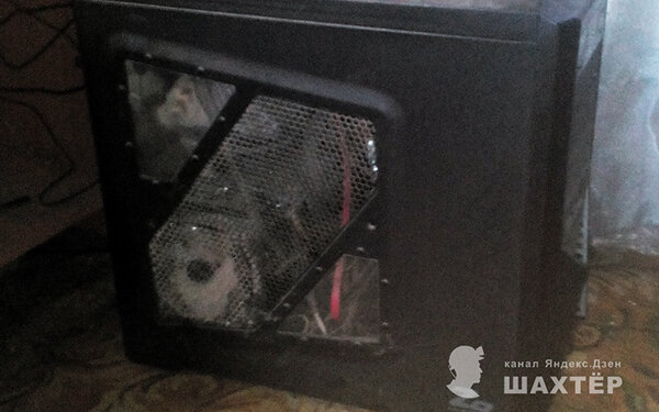 Перед началом работы. Внутри корпуса пыли полным-полно.