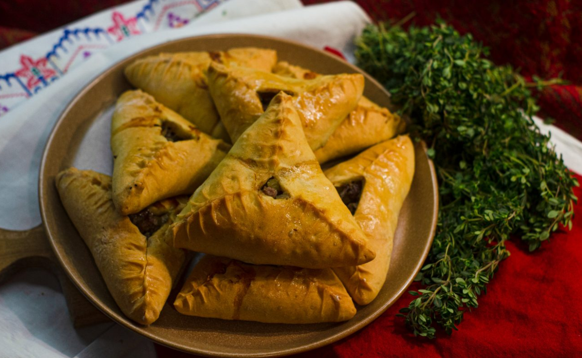 Татарские блюда национальные с мясом и картошкой. Эчпочмак пирамида. Эчпочмак Башкирский. Татарская самса эчпочмак. Татарская кухня эчпочмак.