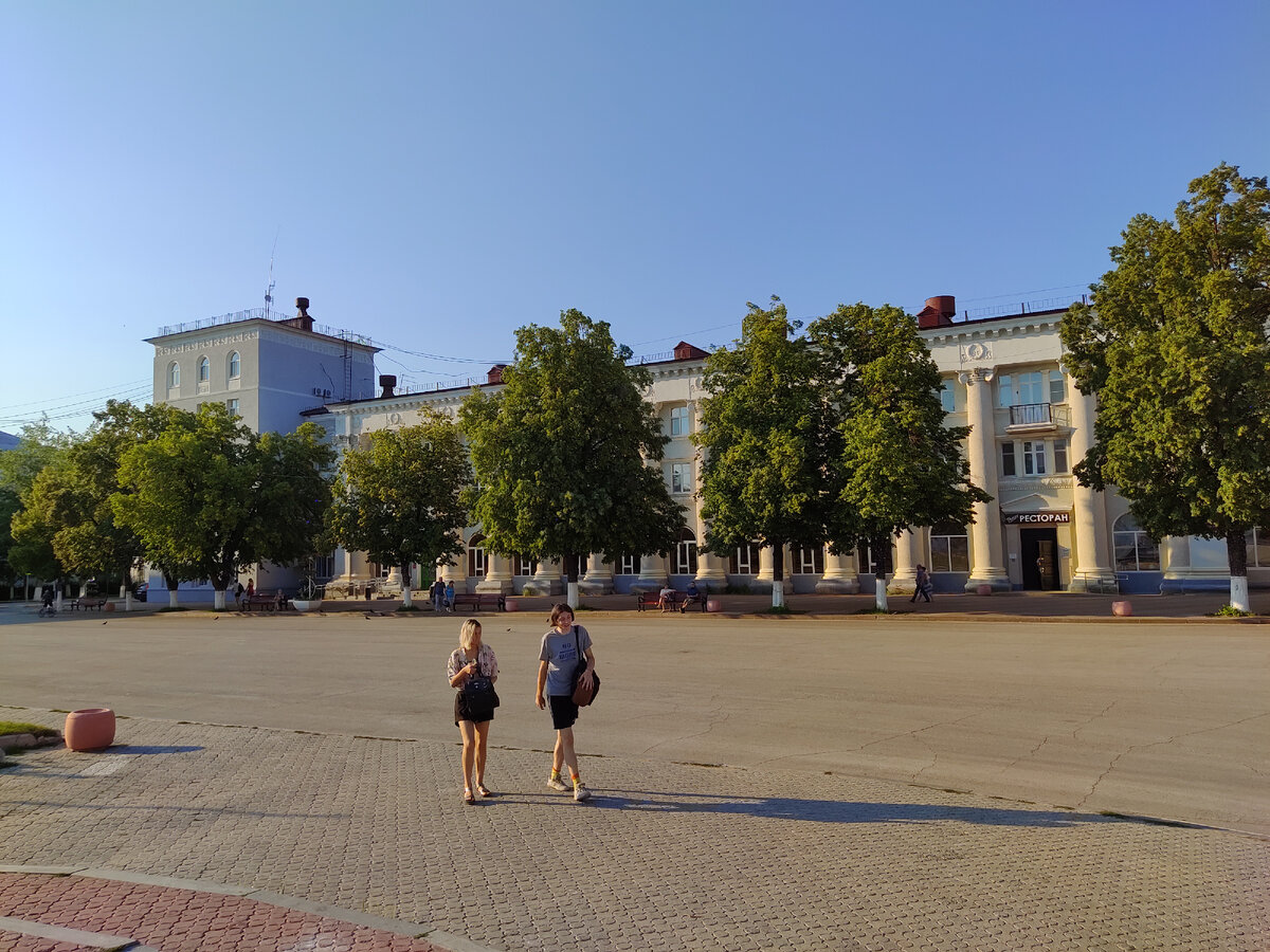 Гостиничная половина. 