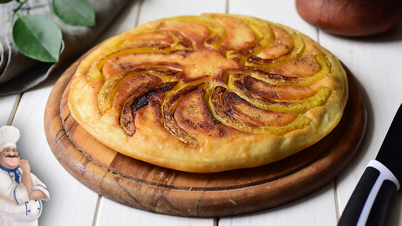 🥧 Пирог из переросших кабачков на сковороде — рецепт простой выпечки на  кефире без духовки!