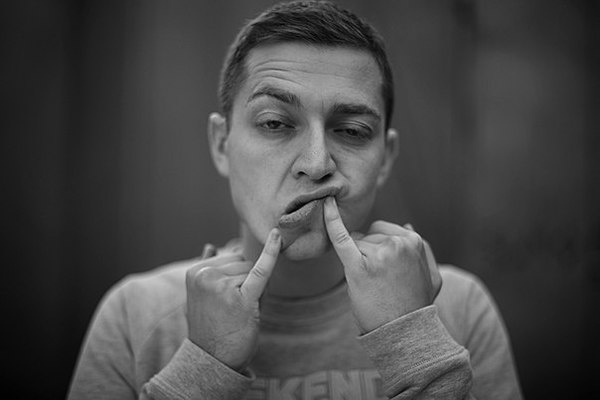 В студию 