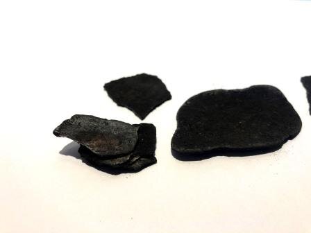 На снимке: образцы накипи из котла LNE Compact 12.0