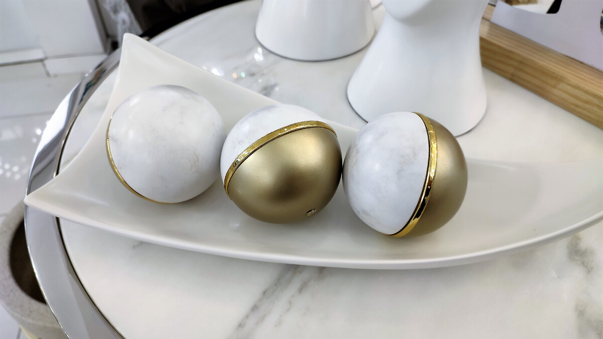 Декоративные шары с тарелкой. Чуть не стали нашими жильцами