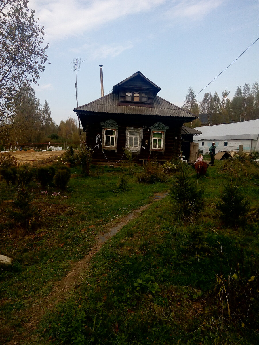 Избушка в деревне