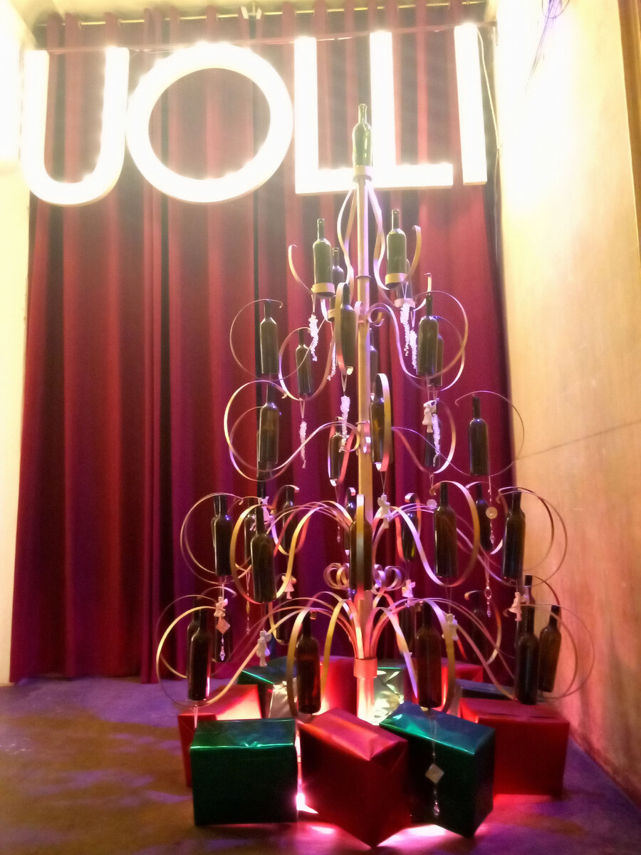 Елочка в кафе UOLLi