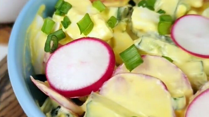 Салат с редисом