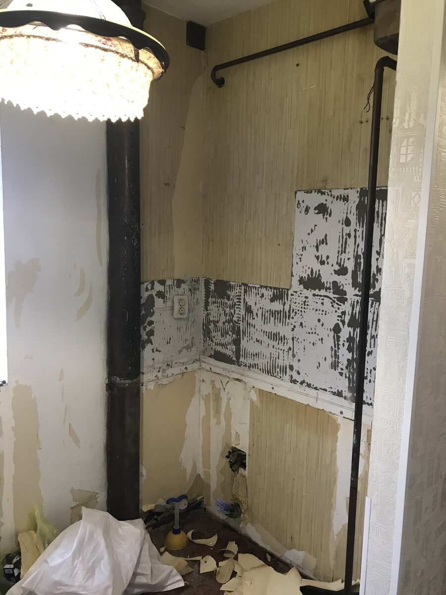 Фото можно листать! Кухня в период демонтажа - развернуться негде