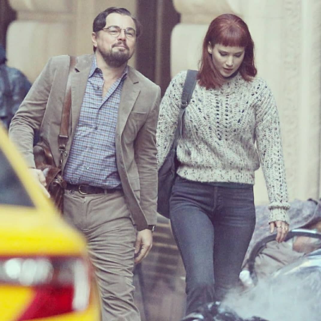 Ди Каприо и Лоуренс в образе правдорубов выглядят стереотипными советскими интеллигентами 70-80-х, и это ж-ж-ж неспроста. Совесть человечества, соль земли, простые люди (на самом деле нет).