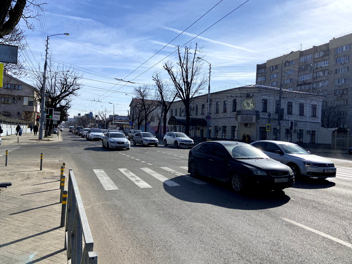 Утро. Пробки в центре. Бывают больше, просто утро вчера)