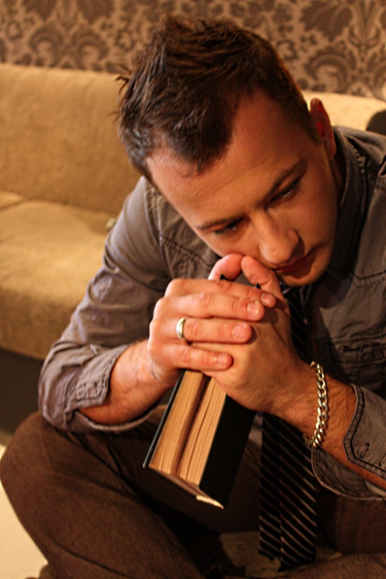 Фото размышление на природе. Фотографии размышления. Размышление картинки. Человек в размышлениях. Вызывает размышления.