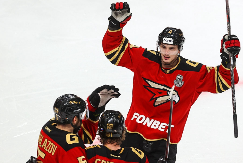 "Авангард" пока не сложил полномочия победителя Кубка Гагарина. Фото: КХЛ