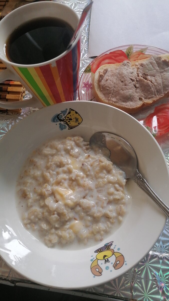 Овсяная каша с сыром,кофе и батон с паштетом