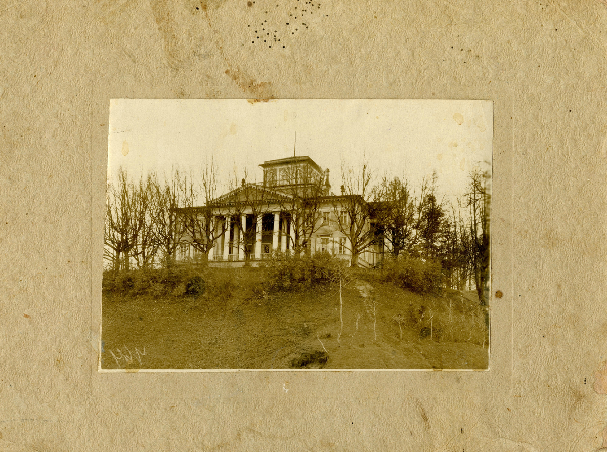 Вид на усадебный дом. Фотография 1930-х гг. Из коллекции музея.

